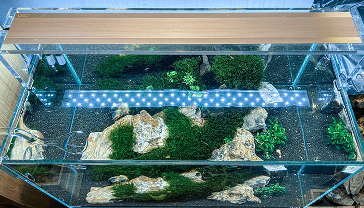 Pantalla acuario low-tech ADA AQUASKY G 601 C PLUG.
